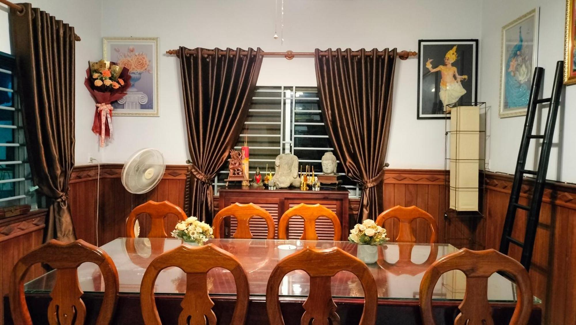 Pit Stop - - Restaurant Kampot